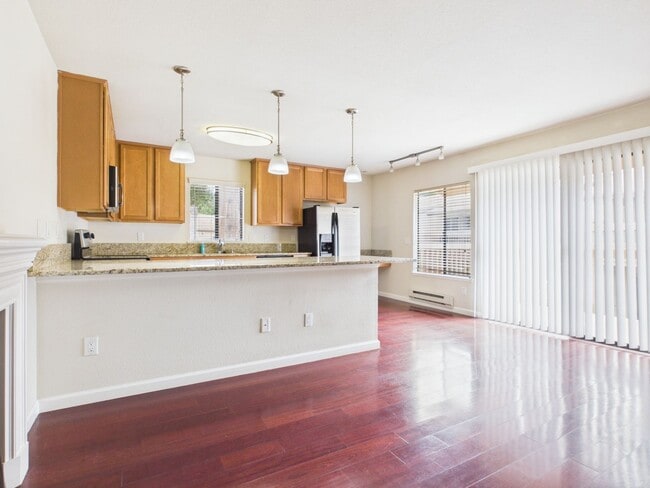 Building Photo - 2 Bedroom Condo at Kimberly Place in Monterey