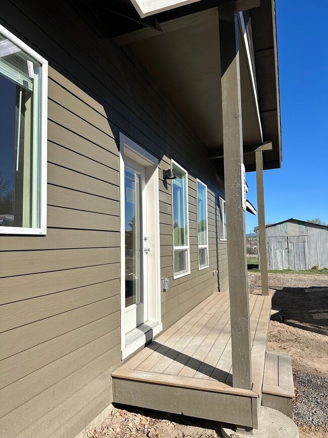 Building Photo - Bright & New 2 Bed / 2 Bath with Vaulted Ceilings & Covered Parking!