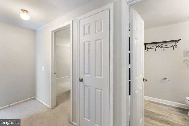 Building Photo - 6014 Martins Landing Ln