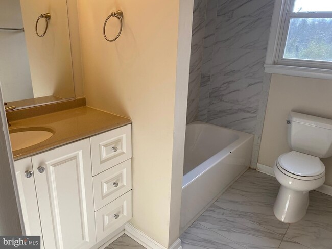 Building Photo - 12 Melvin Dr