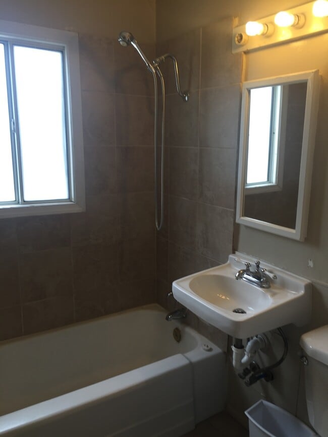 Building Photo - 2BD/1.5BA House - Moreno Valley, CA