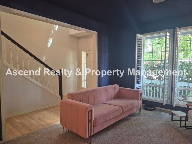 Building Photo - Outstanding 4bed+Office Bethany Area 2 Level Home Updated Throughout Available 6/22 or Sooner