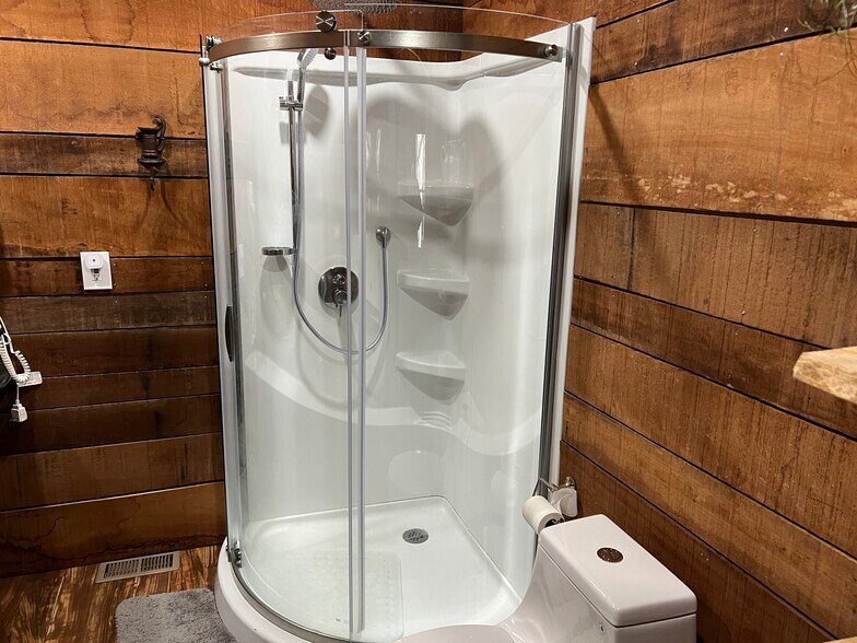 House Guess bathroom - 7022 Aska Rd