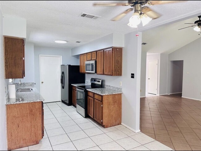 Building Photo - 7015 Sharpsburg Dr