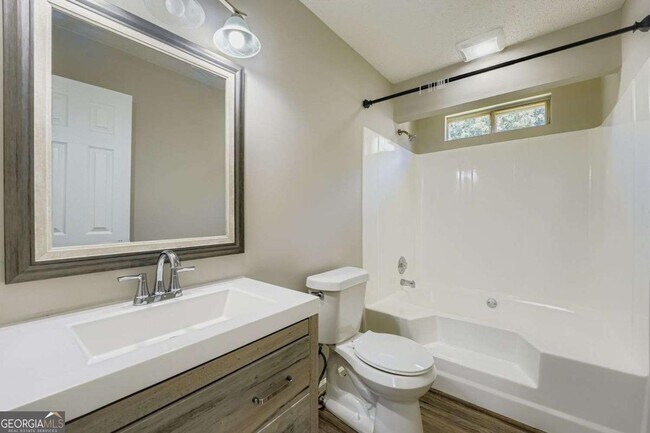 Building Photo - 1233 Waterton Trail