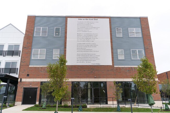 Building Photo - 576 E Third St