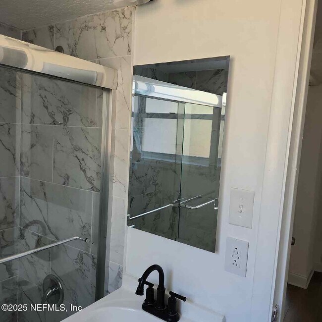 Building Photo - 1503 Broome St