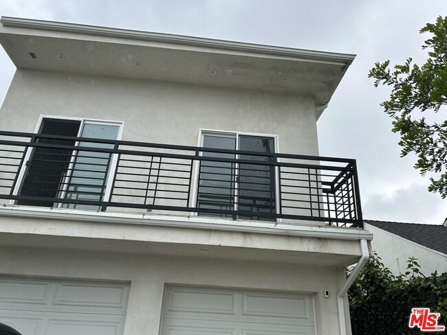 Building Photo - 5441 N Clybourn Ave