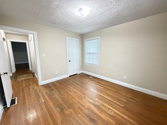 Building Photo - 825 Parkway Dr