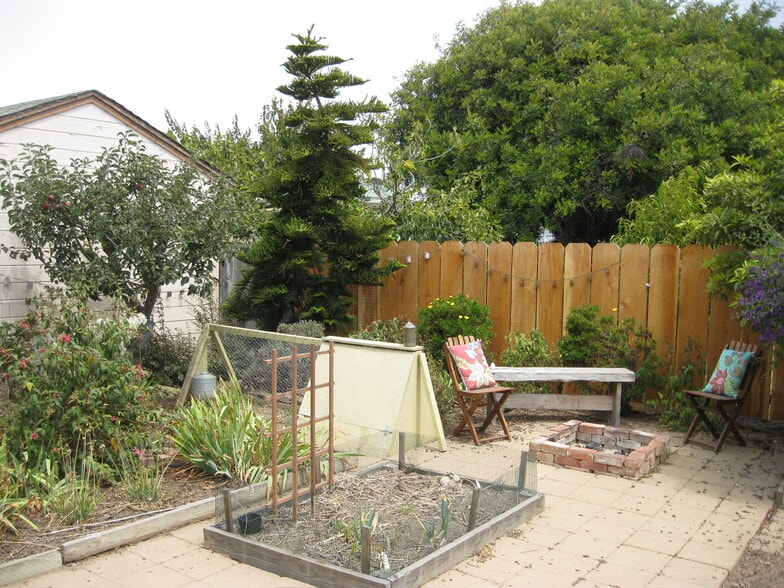 Building Photo - 645 Hamilton Ave