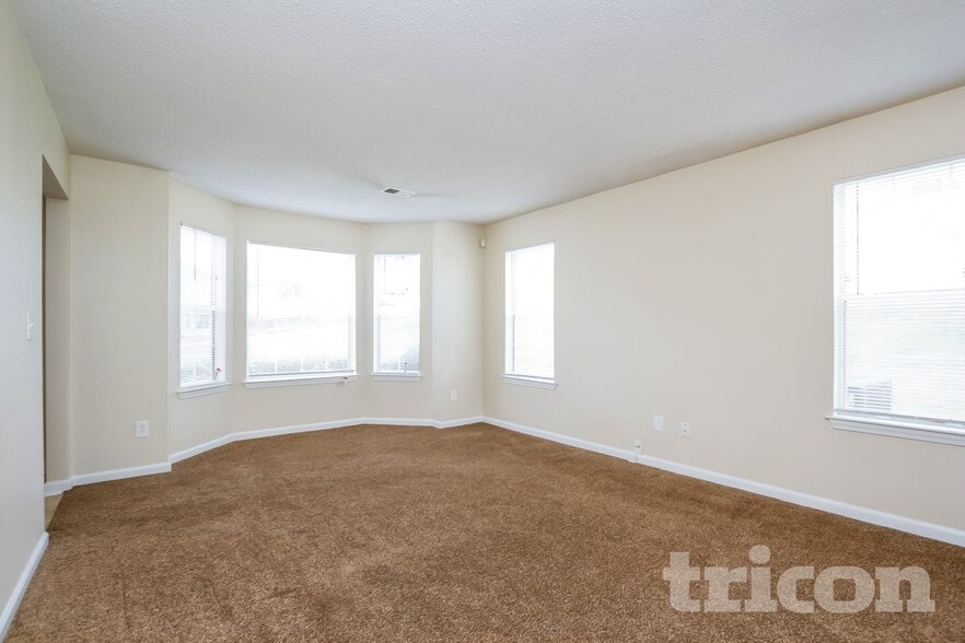 Building Photo - 3546 Riverview Club Dr