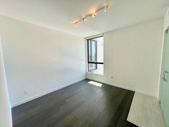 Building Photo - 2BR/2BA Inner Mission Boutique Condo w/Parking, Storage, Laundry – PROGRESSIVE