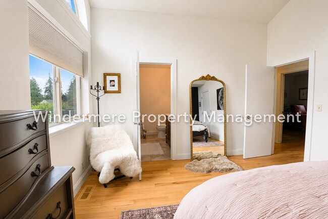 Building Photo - 18508 10th Ave NE