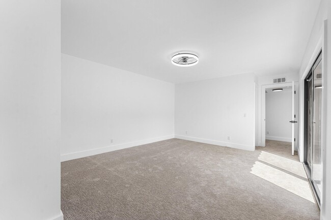 Building Photo - 3007 San Clara Dr