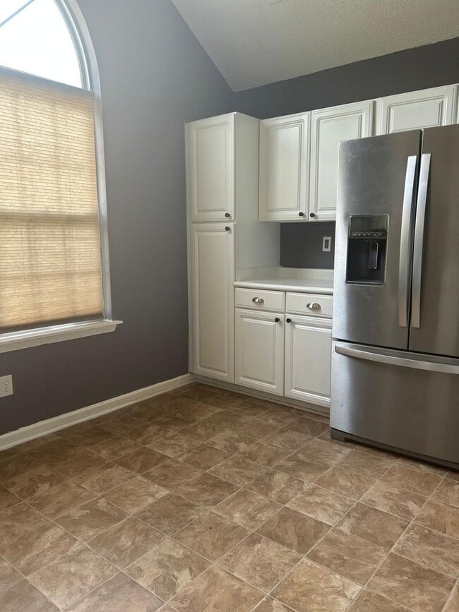 Building Photo - Desired Location for this 3 bedroom 2 bath...