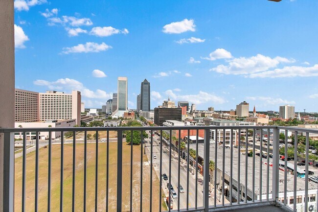 Building Photo - Stunning Berkman Plaza Condo