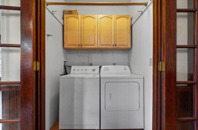 Building Photo - 118 Elm St