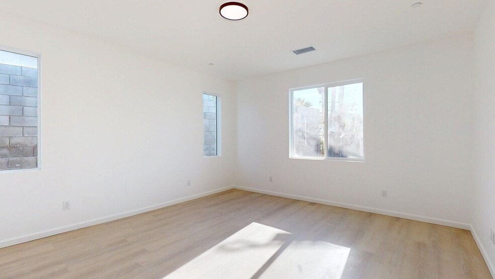 Building Photo - 9850 Mesquite Ave