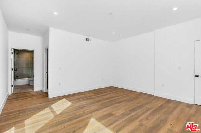 Building Photo - 5722 Fulcher Ave