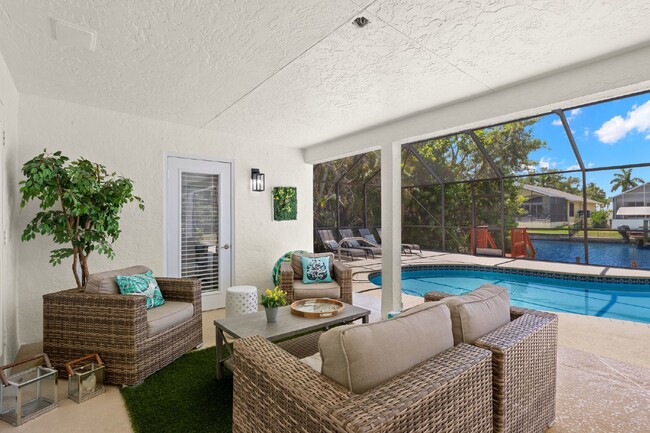 Building Photo - Naples Park Pool home - walking distance t...