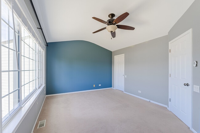 Building Photo - 1371 Braymore Cir E