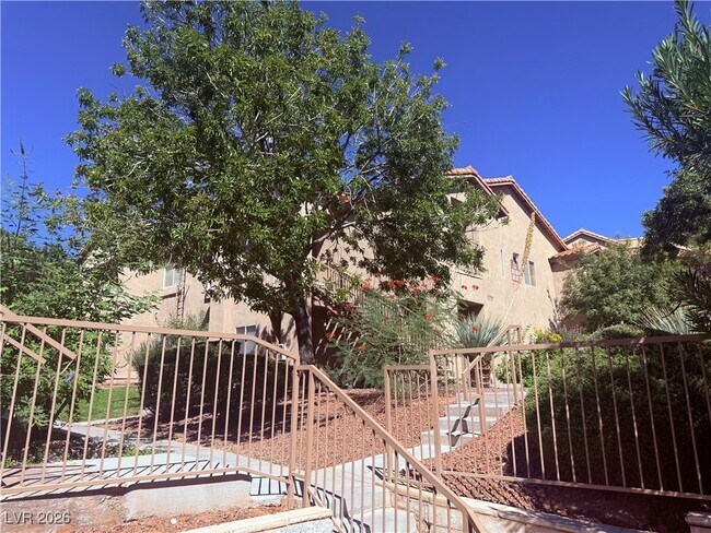 Building Photo - 2110 Los Feliz St