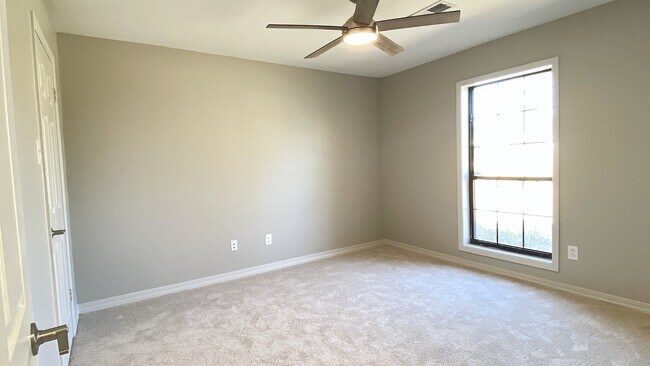 Building Photo - 206 Stonecliff Dr