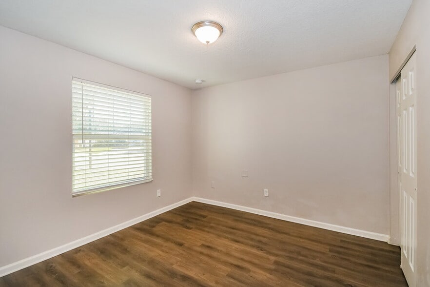 Building Photo - 6968 Loris Ln