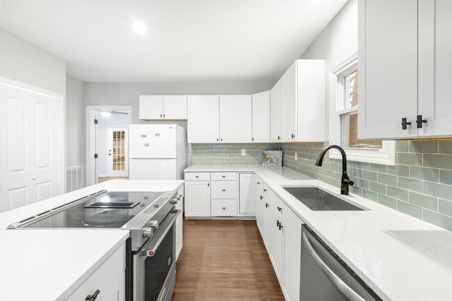 Building Photo - 306 Sacco St