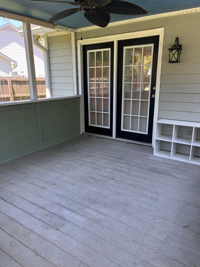 Building Photo - Remodeled home in Great Location