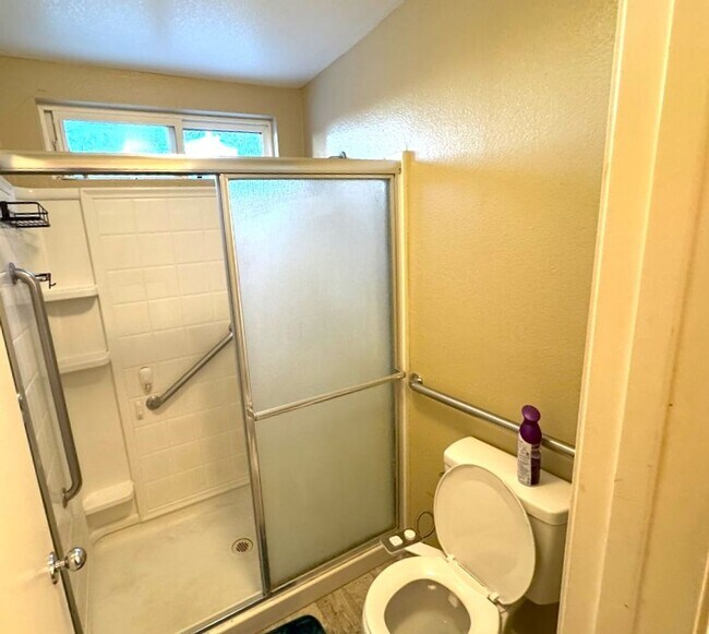 Building Photo - OPEN HOUSE 2pm SUNDAY Oct 19th Beautiful S...
