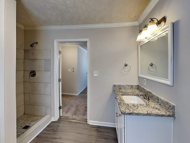 Building Photo - 337 Dartmouth Dr SW