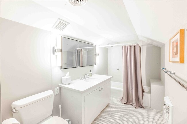 Building Photo - 808 Woodrow St