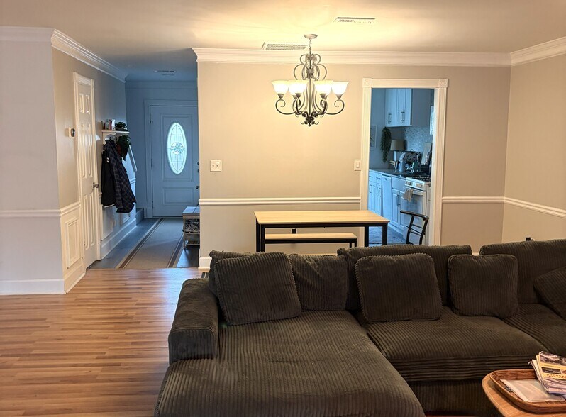 Building Photo - 1330 Poplar Pointe SE