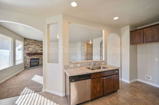 Building Photo - 4088 E Oakland Hills Dr