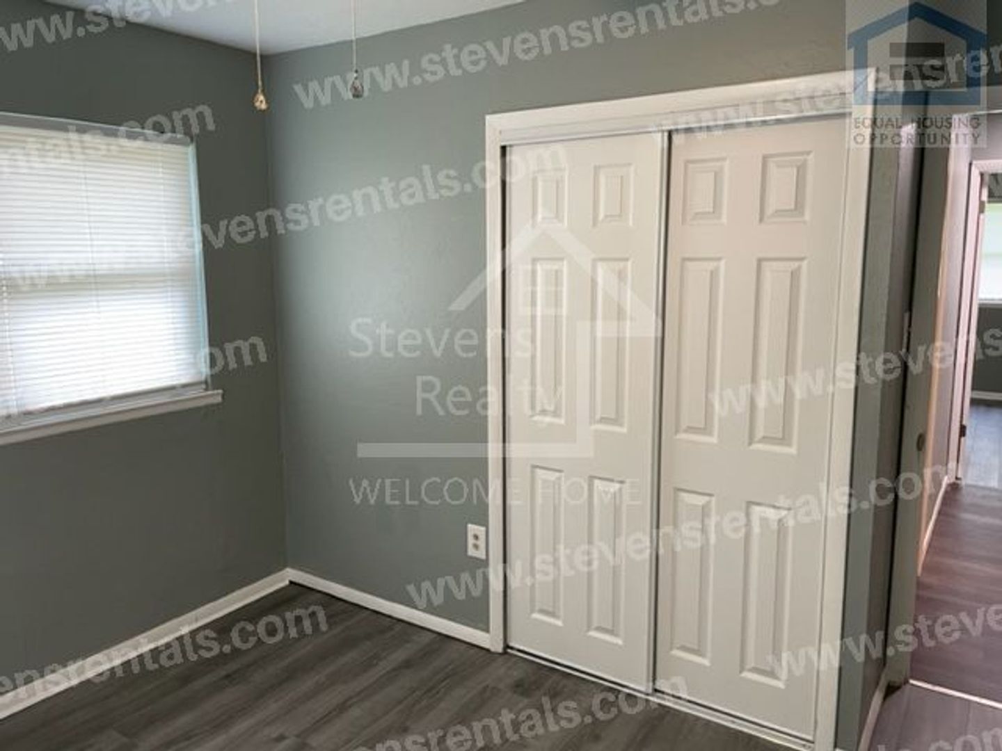 Building Photo - 426 NW Greenmeadow Dr
