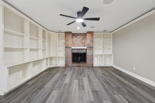 Building Photo - 4002 Cedar Ridge Ct