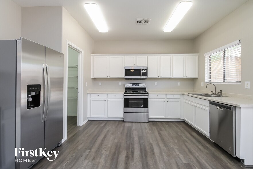 Building Photo - 751 E Drifter Pl