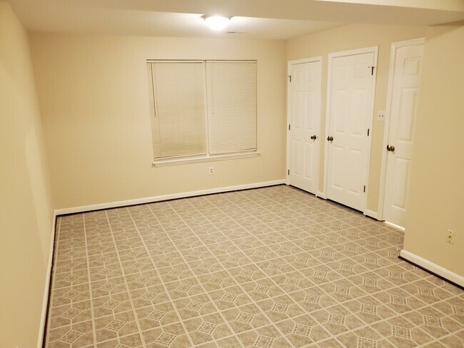 Building Photo - 39612 Walnut Cir