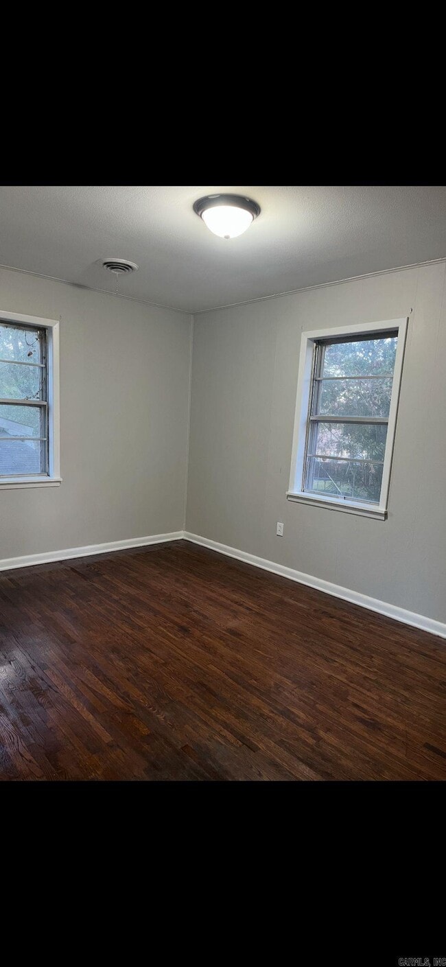 Building Photo - 1911 Robert E Lee St