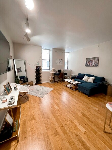 Building Photo - 234 N Broadway