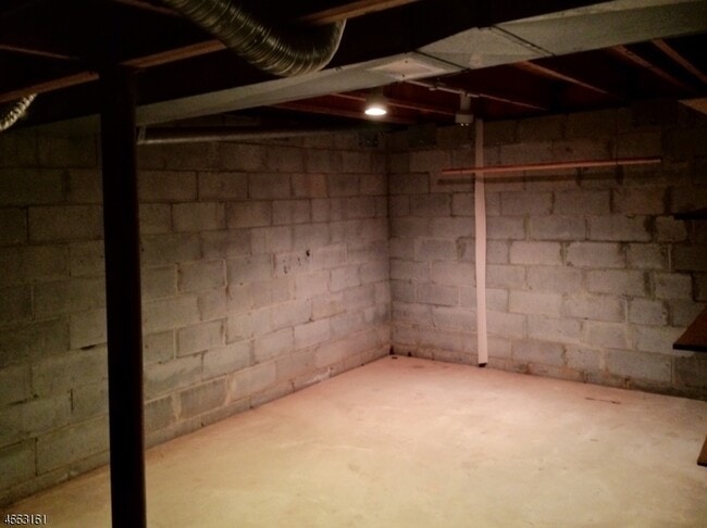 Building Photo - 64 Sycamore Ct