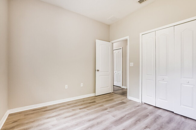 Building Photo - 5755 Coquyt Dr