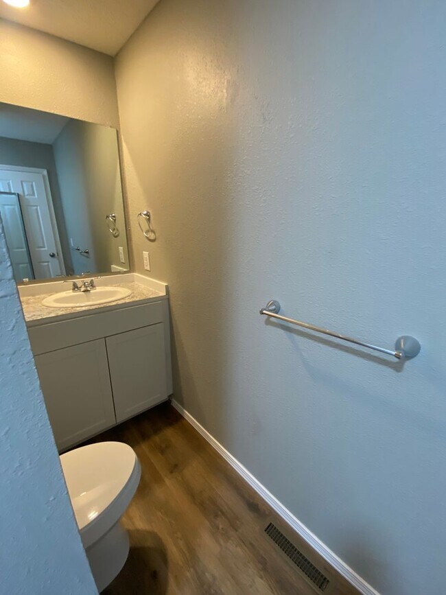 Building Photo - Newly remodeled 3 bedroom 2 bath home with...