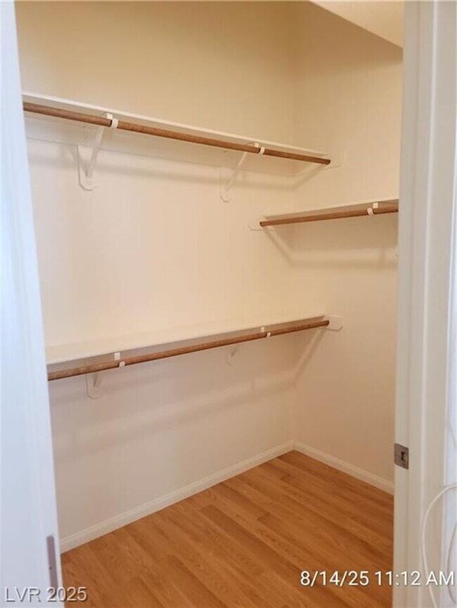 Building Photo - GORGEOUS SW 2nd FLOOR UNIT IN GATED COMMUN...