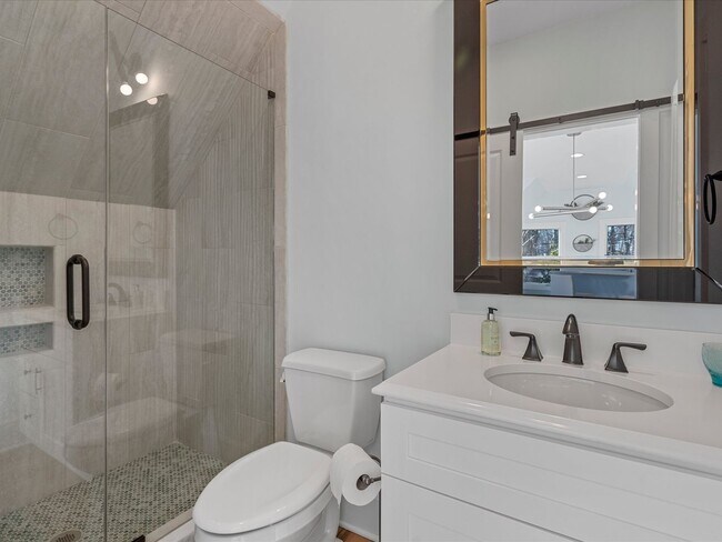 Building Photo - Studio Apt with waterviews on Lake Wylie!