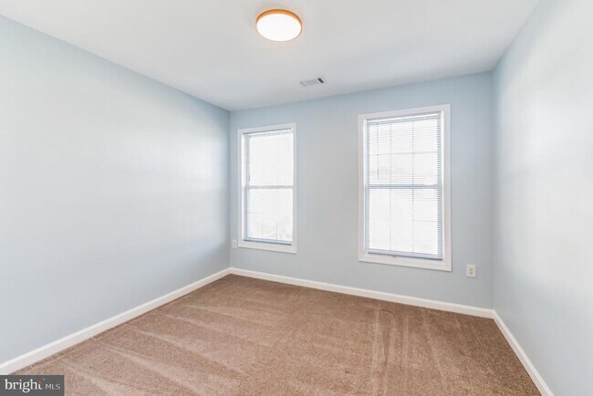 Building Photo - 10329 Bridle Ct