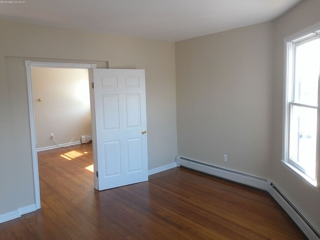 Building Photo - 2343 Barnum Ave