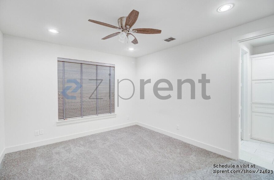 Building Photo - 3010 Zenia Dr