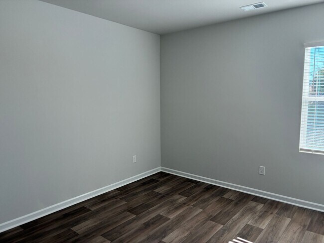 Building Photo - W2045